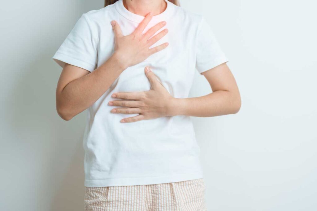 Dolor en el pecho y acidez: síntomas de la hernia de hiato en Hernia Center Málaga
