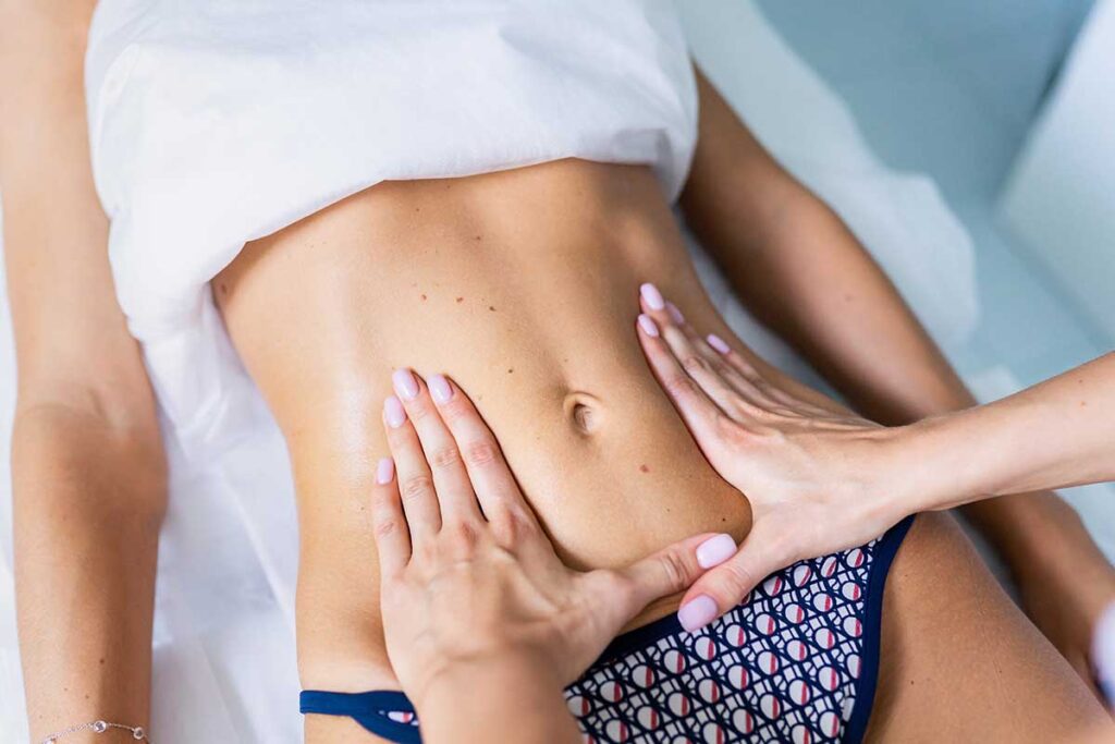 abdomen mujer tras operación de diástasis de rectos