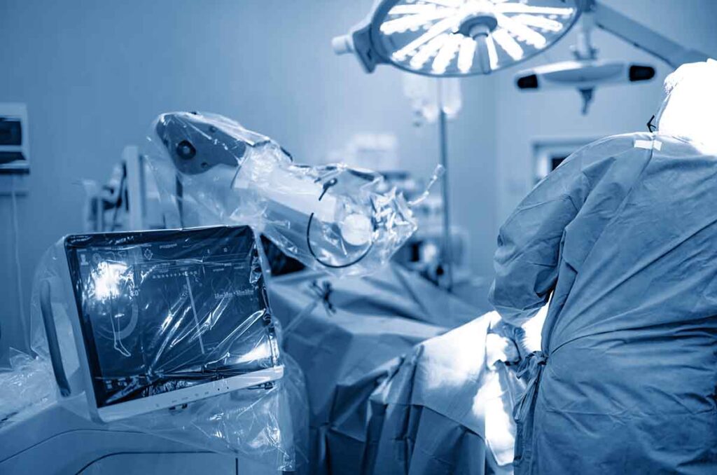 Operación de hernia epigástrica: reparación de la línea alba con malla